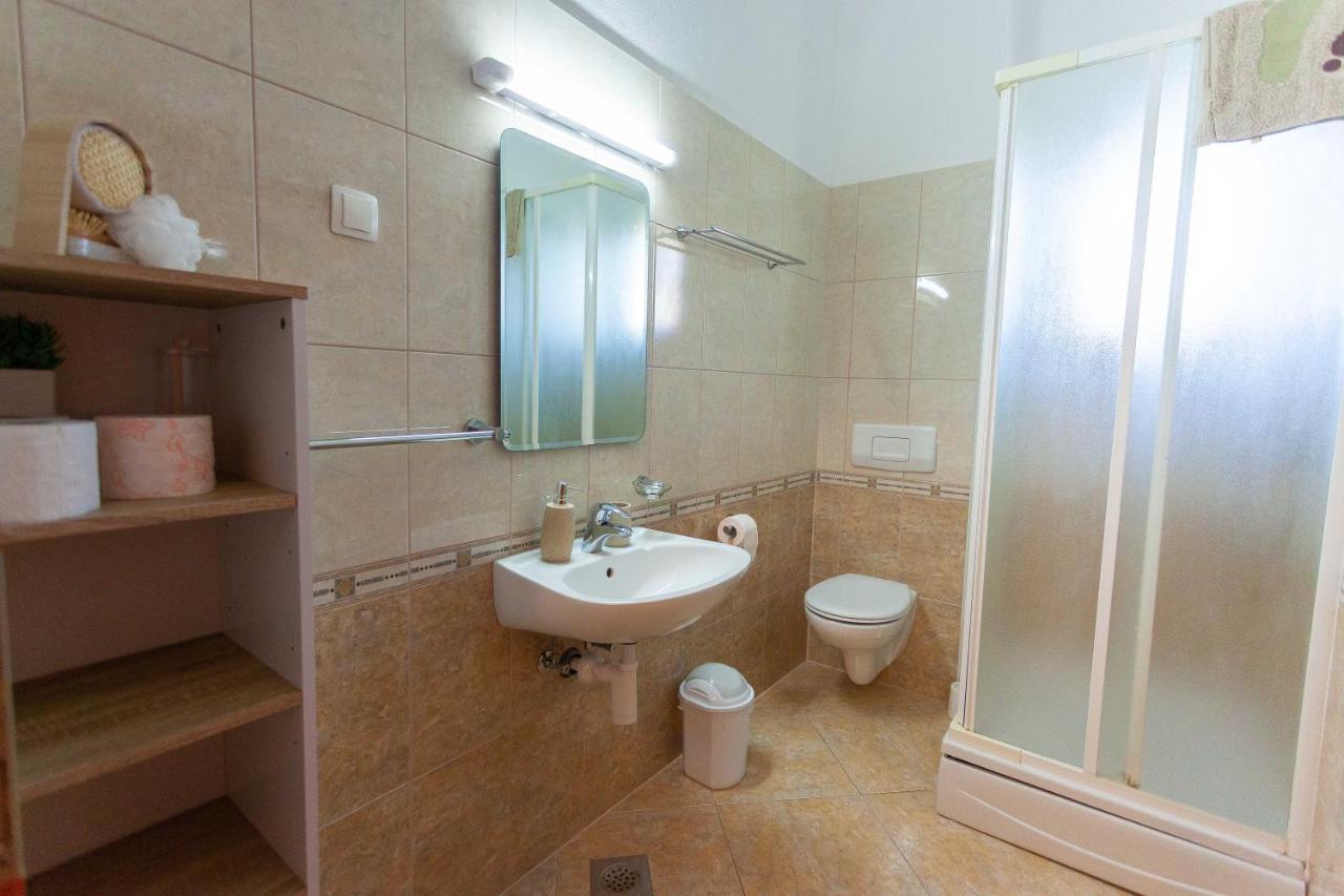 Apartment Jerry With Private Pool Milna  Exterior foto